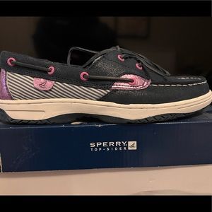 Brand new in box Sperry Bluefish, navy blue/pink. Girls sz 5.5, fits Women 7/7.5